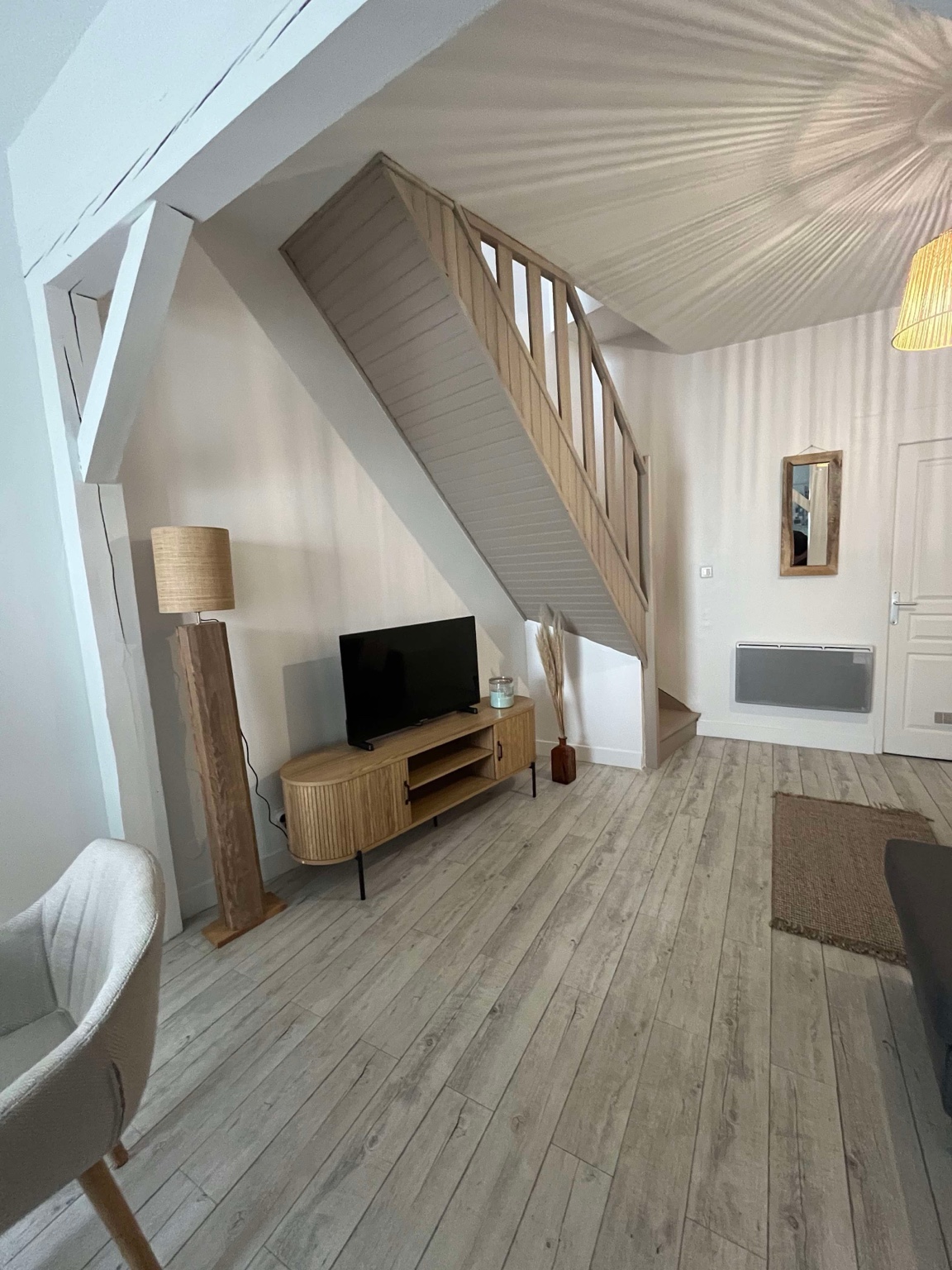 Espace salon avec télévision