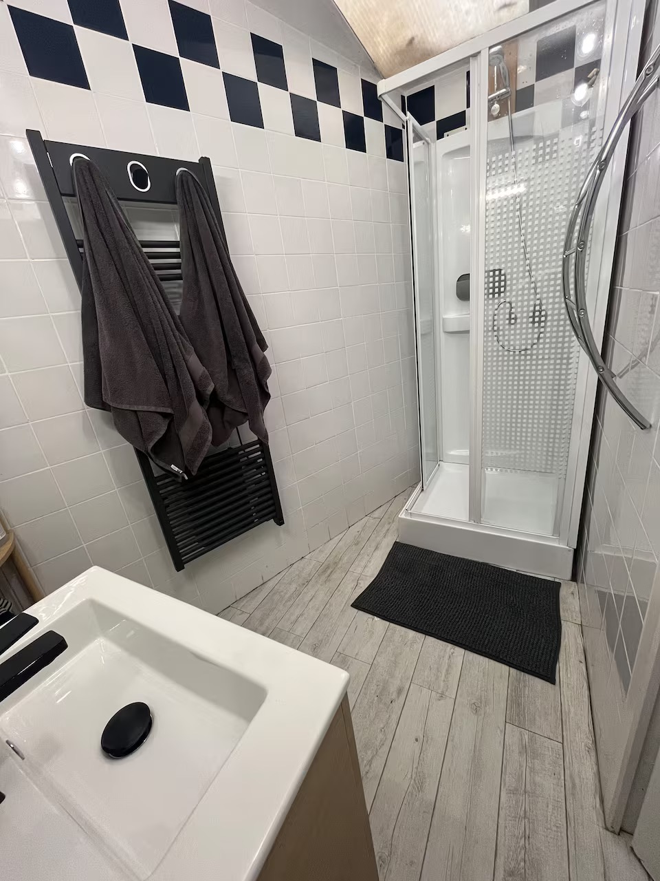 Salle de douche de la maison étudiante